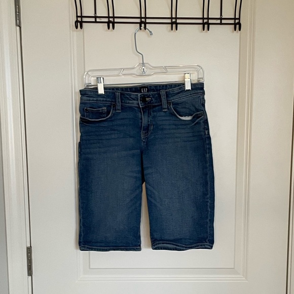 Gap Medium Wash Denim Shorts - Picture 2 of 4